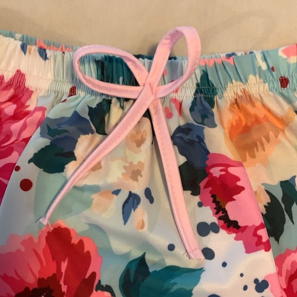 Girls flowered skirt.  Emma & Elsa, 10/12. - Picture 2 of 3